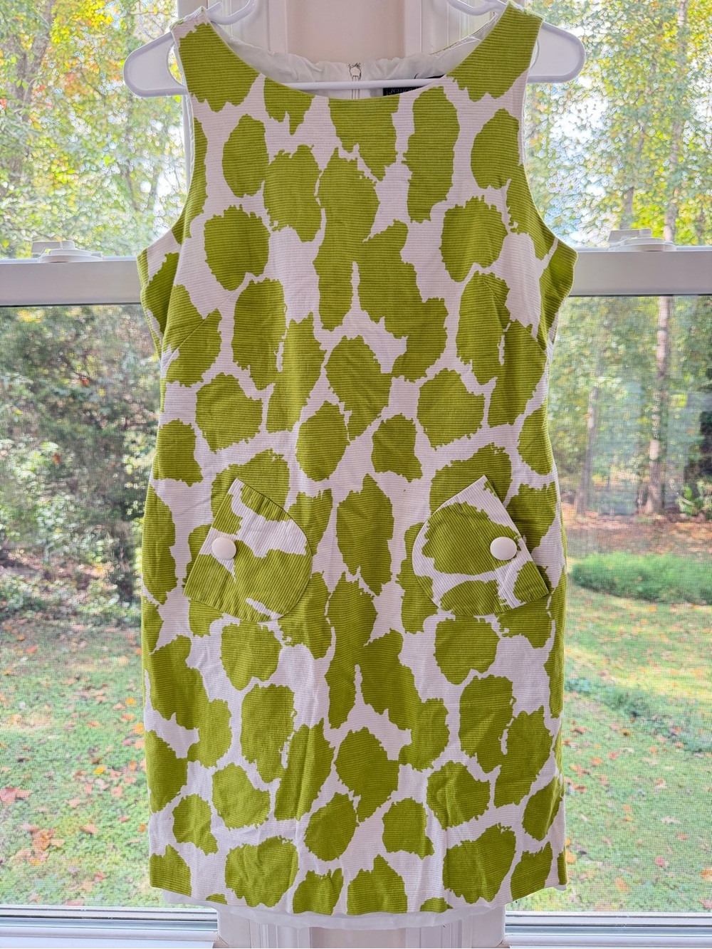 Retro inspired mini Patterned Sleeveless Shift Dress button pockets